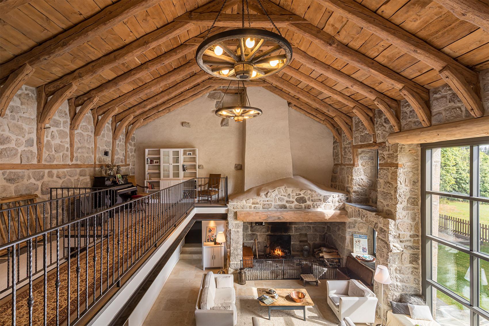 Rénovation complète d’une ancienne ferme en résidence hôtelière en Haute-Loire - Chambon-sur-Lignon